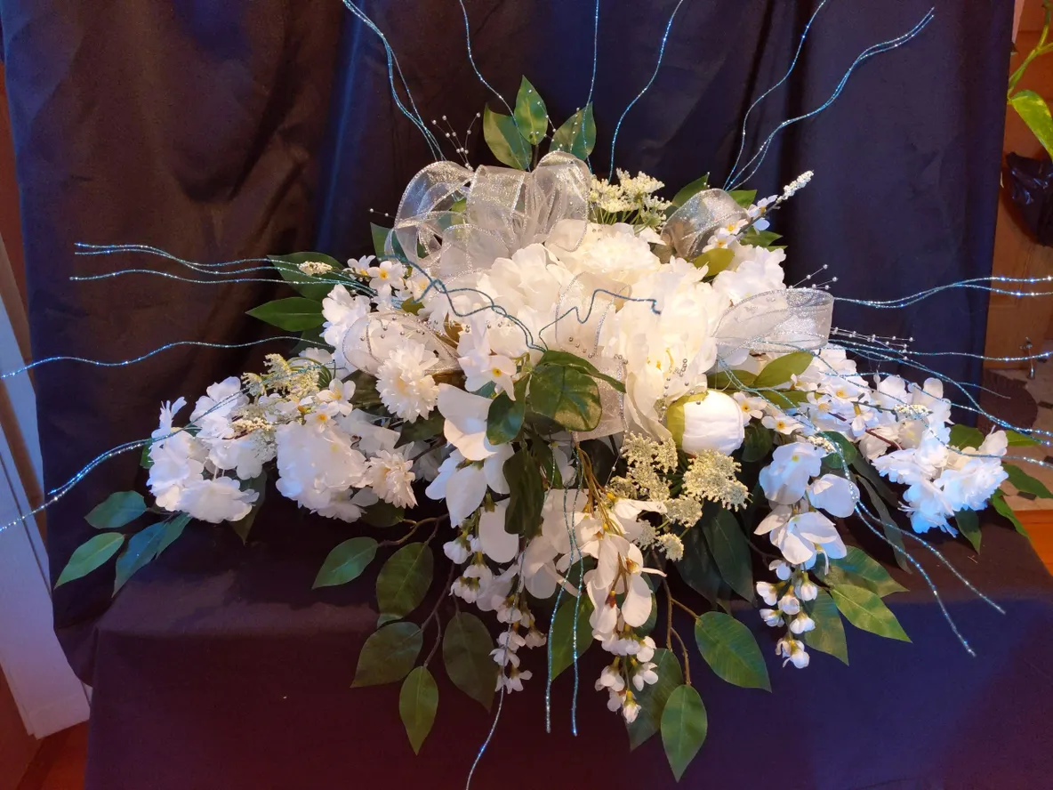 White Peony Head Table Arrangement - Image 3