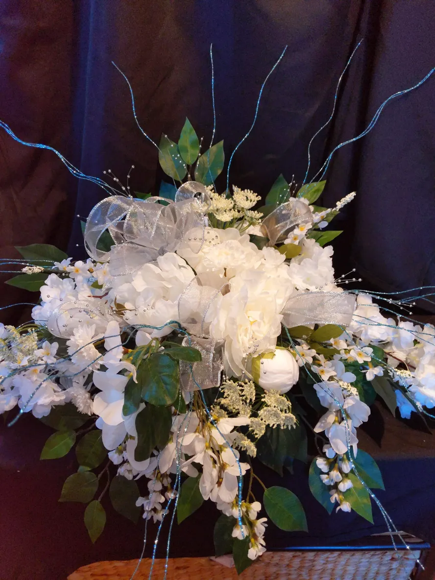 White Peony Head Table Arrangement - Image 5