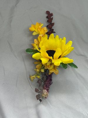 Sunflowers and Pine Cones Bridal Bouquet and Boutonnière - Image 5