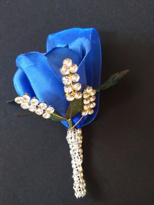 Blue Diamond 16" Bridal Bouquet & Matching Bout - Image 8