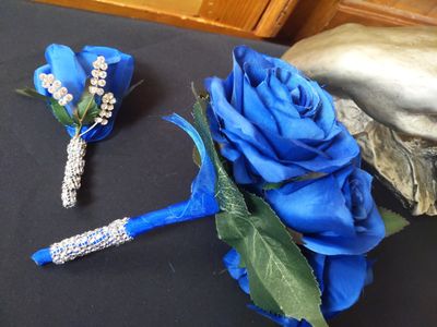 Blue Diamond 16" Bridal Bouquet & Matching Bout - Image 9